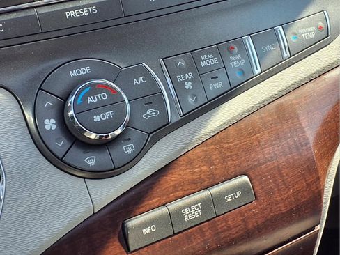 Used 2011 Toyota Sienna XLE image 7