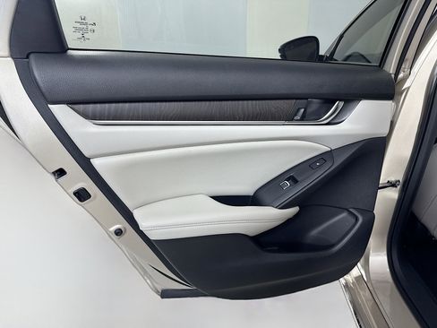 Used 2019 Honda Accord Touring image 24