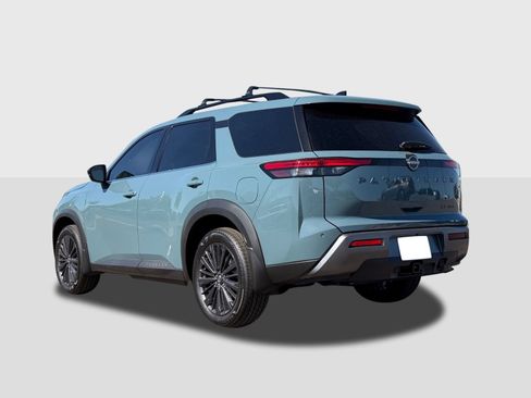 New 2026 Nissan Pathfinder SL image 3