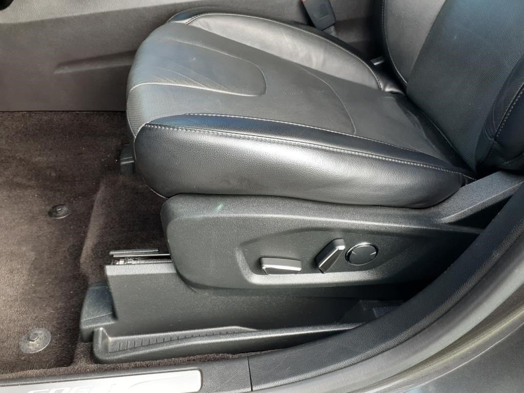 Used 2018 Ford Edge Titanium w/ Equipment Group 301A AWD/4WD image 15