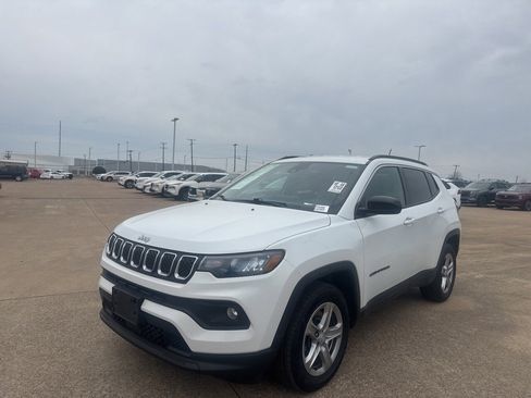 Used 2023 Jeep Compass Latitude image 6