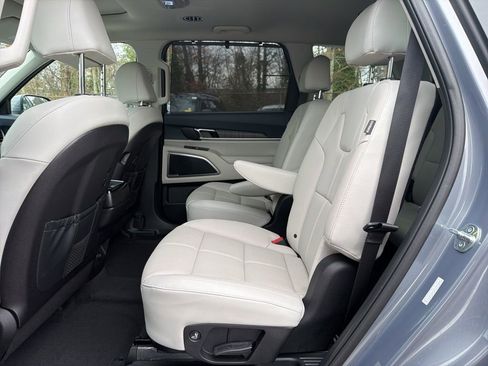 Used 2024 Kia Telluride EX w/ EX Captain's Chair Package image 27