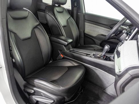 Used 2023 Jeep Compass Latitude AWD/4WD image 42