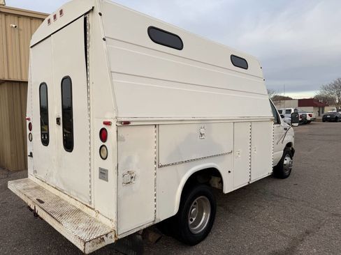 Used 1999 Ford E-350 and Econoline 350 Super Duty image 5
