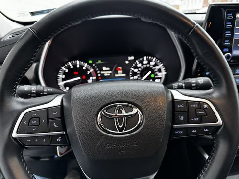 Used 2022 Toyota Highlander XLE image 21