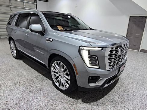 Used 2026 GMC Yukon Denali w/ Denali Reserve Package AWD/4WD image 3