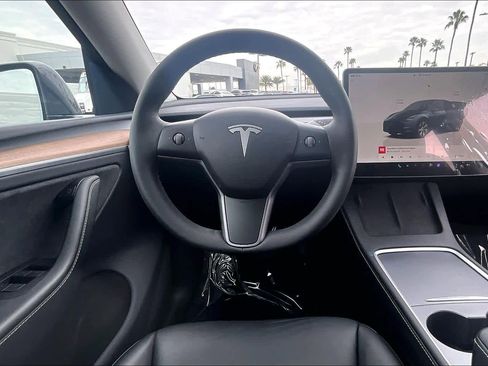 Used 2024 Tesla Model Y Long Range image 5