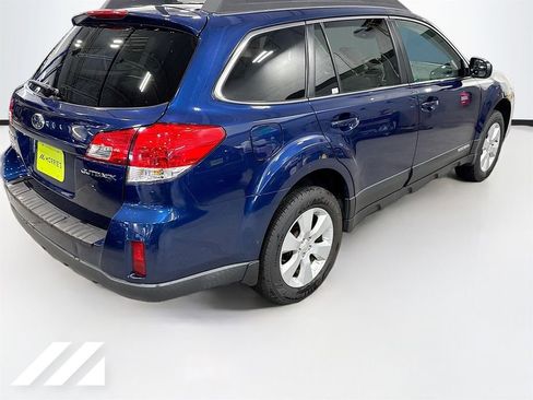 Used 2011 Subaru Outback 2.5i Premium AWD/4WD image 5