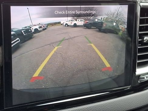 Used 2025 Chrysler Pacifica Select FWD image 18
