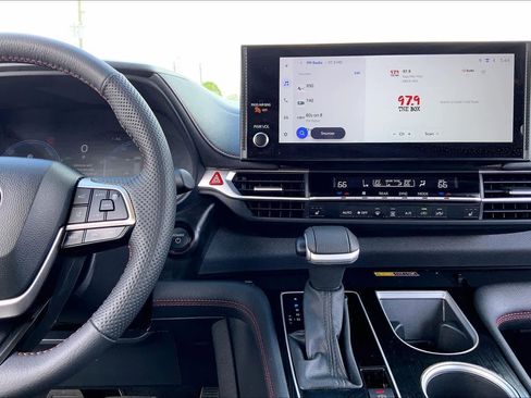 Used 2025 Toyota Sienna XSE w/ XSE Plus Package image 7