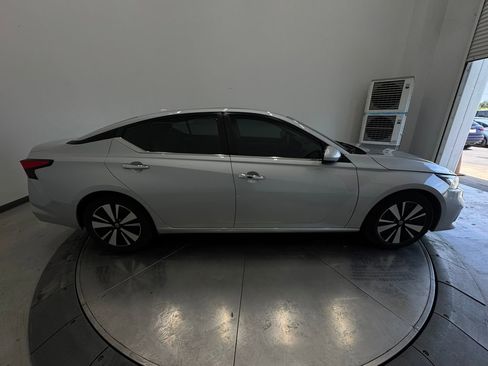 Used 2022 Nissan Altima 2.5 SV FWD image 15