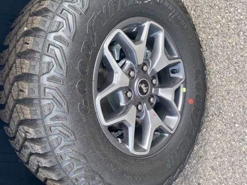 New 2025 Ford Bronco Badlands image 10