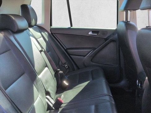 Used 2013 Volkswagen Tiguan SE image 20