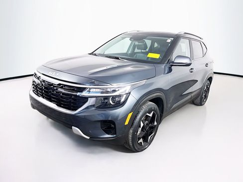 Used 2024 Kia Seltos EX image 3