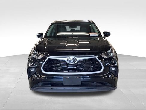 Used 2023 Toyota Highlander XLE AWD/4WD image 5