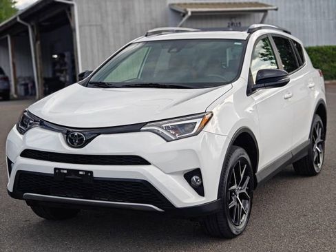 Used 2018 Toyota RAV4 SE w/ Power Extra Value Package AWD/4WD image 3
