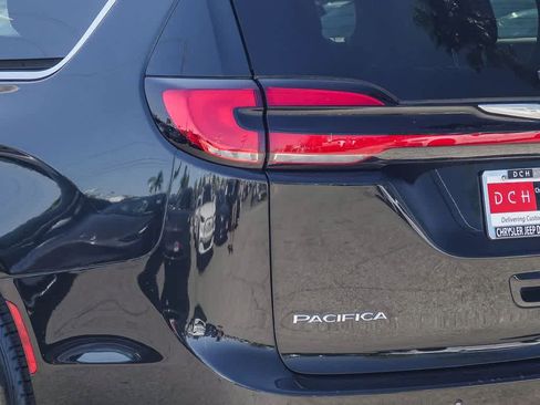 Certified 2023 Chrysler Pacifica Limited image 7