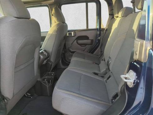 Used 2025 Jeep Gladiator Sport AWD/4WD image 9