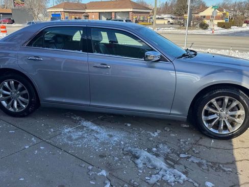 Used 2017 Chrysler 300 C image 10