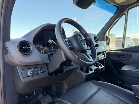 Used 2022 Mercedes-Benz Sprinter 3500 image 16