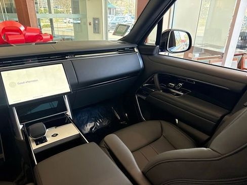 New 2025 Land Rover Range Rover Long Wheelbase SE AWD/4WD image 25