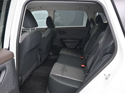Used 2022 Nissan Rogue S FWD image 11