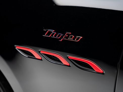 Used 2021 Maserati Ghibli Trofeo image 24