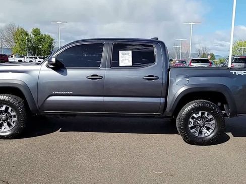 Used 2023 Toyota Tacoma TRD Off-Road w/ TRD Premium Off Road Package image 5