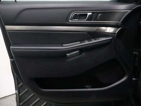 Used 2018 Ford Explorer XLT w/ Equipment Group 202A image 12