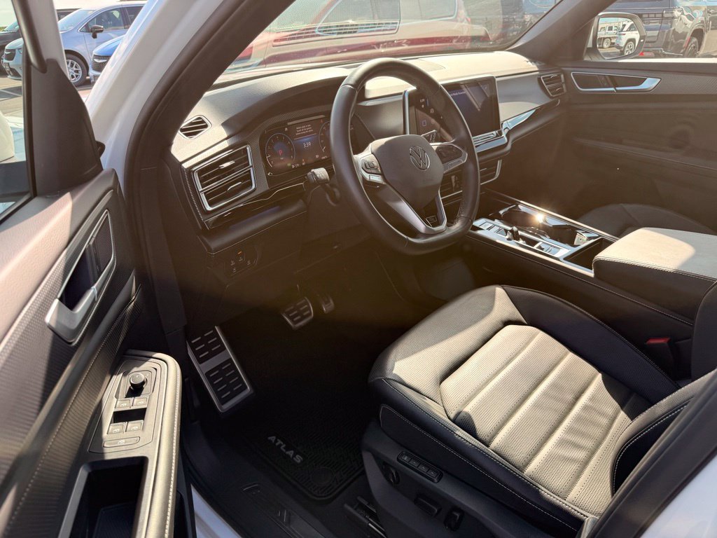Used 2024 Volkswagen Atlas Cross Sport SEL R-Line AWD/4WD image 3