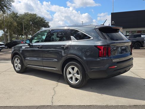 Certified 2023 Kia Sorento LX image 6