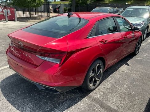 Used 2021 Hyundai Elantra SEL w/ Convenience + Premium Package FWD image 4