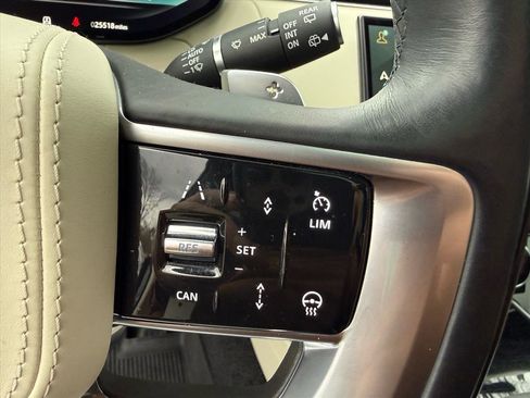 Used 2023 Land Rover Range Rover Long Wheelbase SE image 15