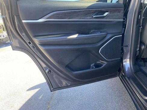 Certified 2022 Jeep Grand Cherokee L Limited image 19