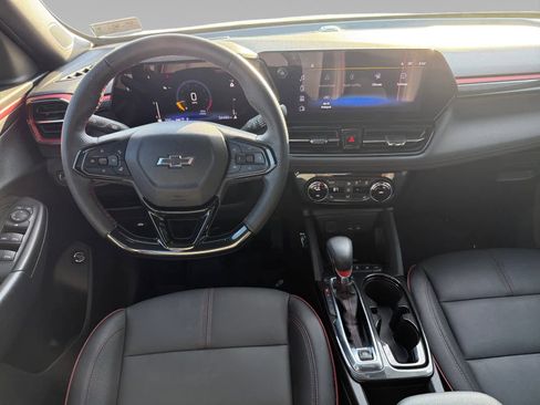 Used 2025 Chevrolet TrailBlazer RS w/ Convenience Package image 11