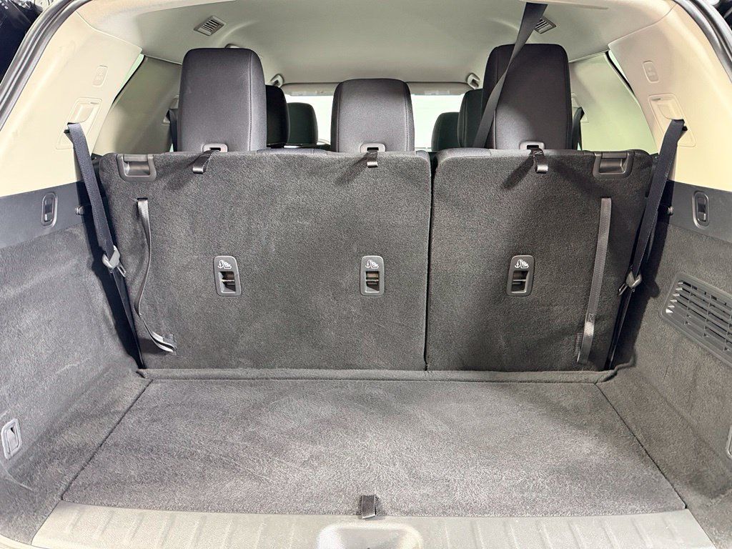 Used 2025 Nissan Pathfinder S FWD image 28
