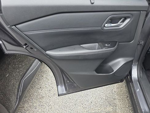 Used 2025 Nissan Rogue SV w/ SV Premium Package FWD image 32