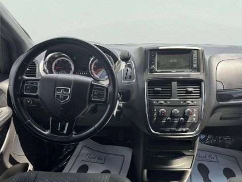 Used 2020 Dodge Grand Caravan SE FWD image 16