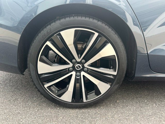 Used 2022 Volvo S60 B5 Momentum w/ Climate Package FWD image 9