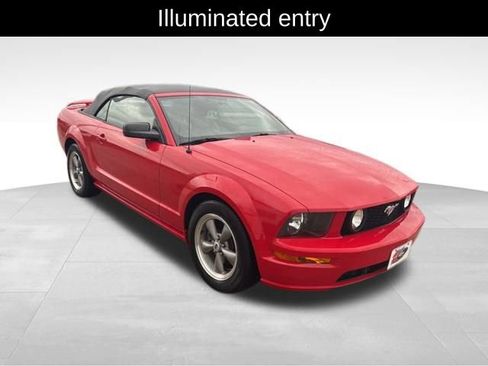 Used 2006 Ford Mustang Convertible image 3