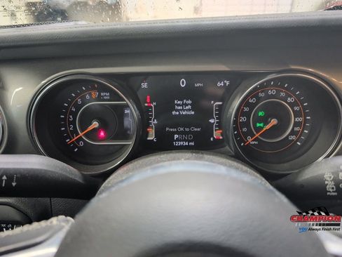 Used 2019 Jeep Wrangler Unlimited Sahara w/ Cold Weather Group AWD/4WD image 22