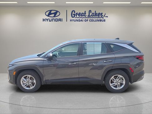 Used 2025 Hyundai Tucson SE FWD image 2