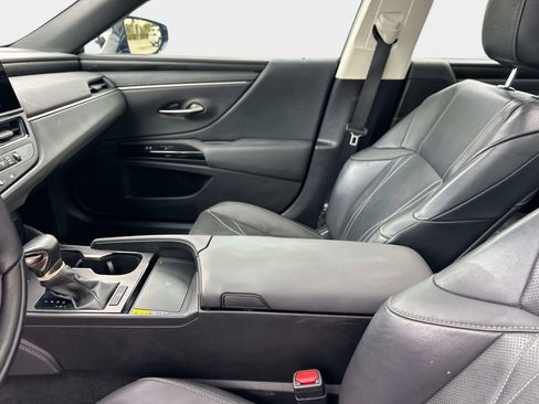 Used 2024 Lexus ES 350 w/ Technology Package image 22