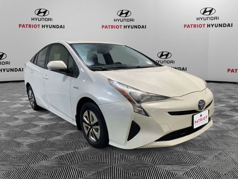 Used 2018 Toyota Prius Two image 1