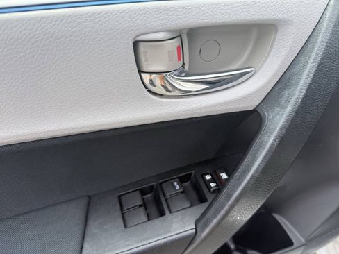 Used 2015 Toyota Corolla LE FWD image 16