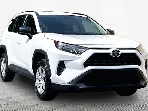 Used 2021 Toyota RAV4 LE FWD image 3