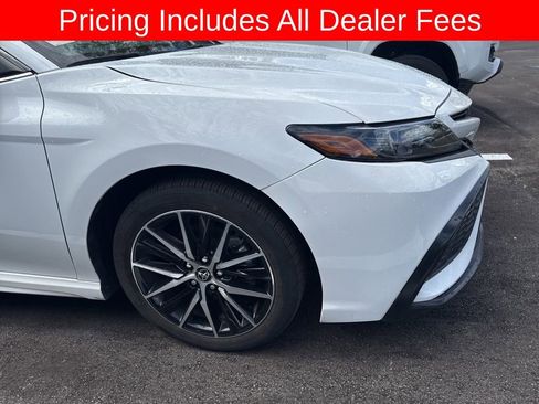Used 2024 Toyota Camry SE FWD image 4
