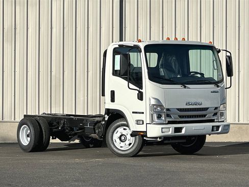 Used 2024 Isuzu NPR image 2