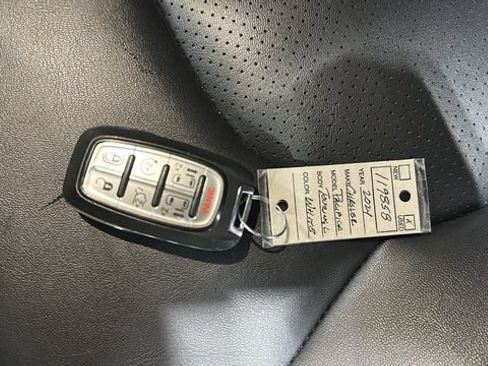 Used 2024 Chrysler Pacifica Touring-L FWD image 32