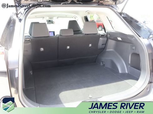 Used 2025 Toyota RAV4 XLE AWD/4WD image 15